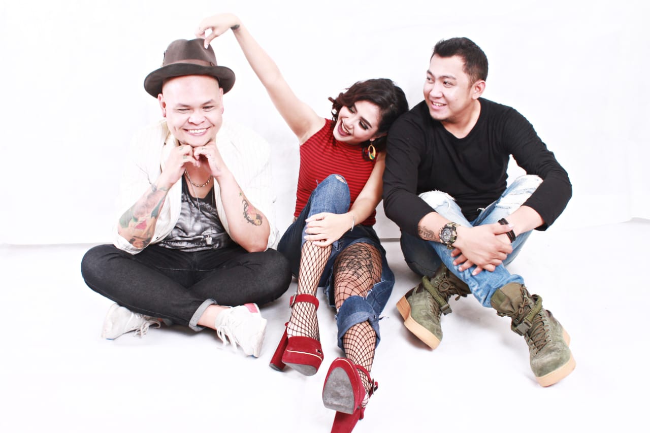Halus Lembut Band Usung Party Pop Music Di Album Perdana