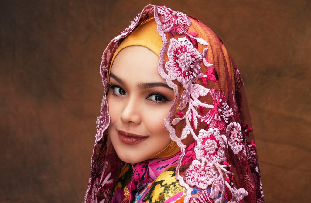 Rilis Single Terbaru, Siti Nurhaliza Gandeng Musisi Melly Goeslaw