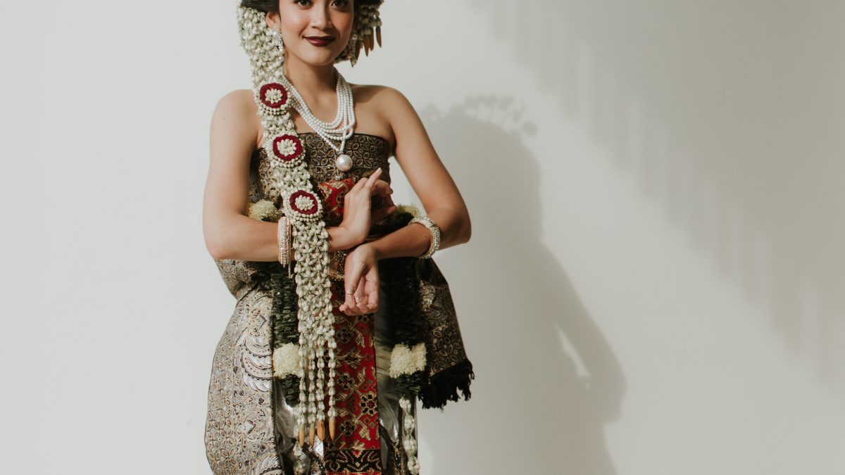 Catin Tachril dalam balutan pakaian pernikahan adat Jawa-Solo