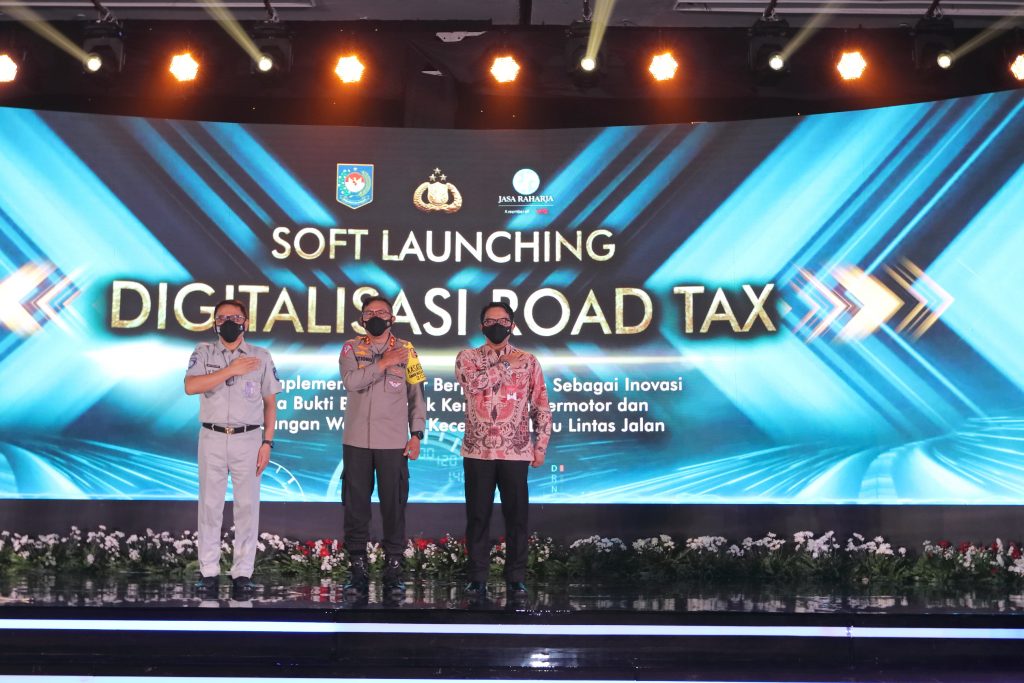 Digitalisasi Road Tax, Kemendagri Luncurkan Stiker Hologram Pajak Kendaraan