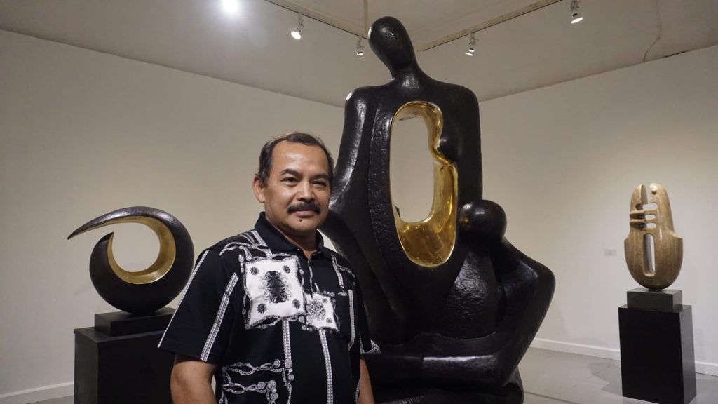 Seniman Yusman Usung Tajuk Gerbang di Pameran Tunggal