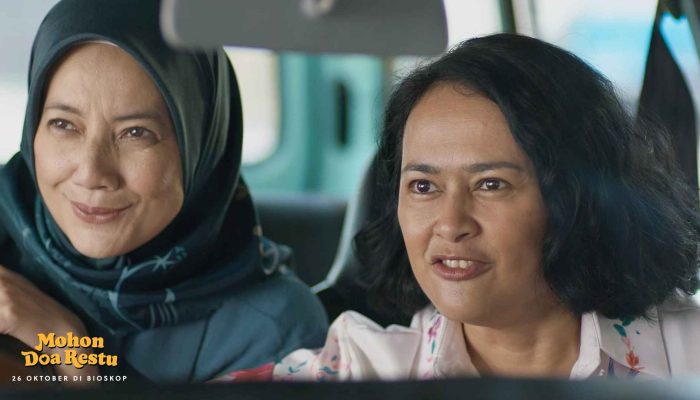 Kisah Persahabatan Duo Aktris Cut Mini dan Sarah Sechan
