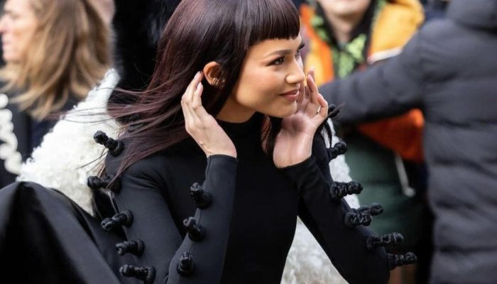 Zendaya Curi Perhatian di Paris Fashion Week dengan Tampilan Elegan dan Edgy