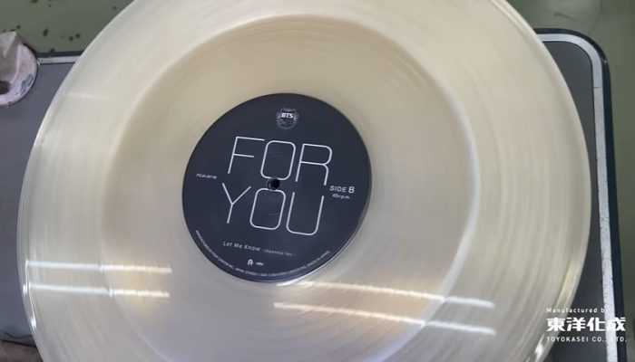 BTS Rilis Album Debut Jepang Wake Up Versi Analog dalam Vinil Transparan