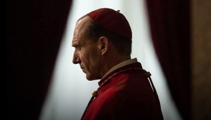 Review: Conclave, Lika-Liku Pemilihan Pemimpin Tertinggi Vatikan