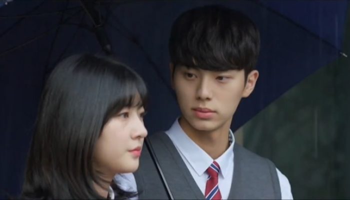 Review: We, Everyday, Kolase Cerita Cinta Remaja di Masa Sekolah